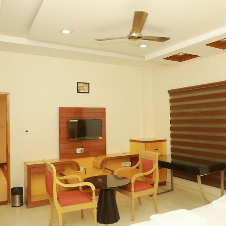 Hill View Paradise - 2Bhk'S & Rooms - A Golden Group Of Premium Home Stays - Tirupati Buitenkant foto